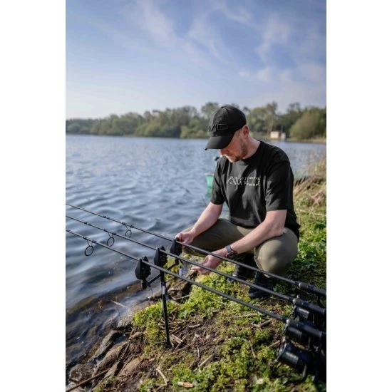 Avid Carp Camiseta Negra 8 Avid Carp Camiseta Negra - Imagen 6