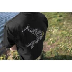 Avid Carp Camiseta Negra 11 Avid Carp Camiseta Negra -Pesca Equipos Tienda Avid20Carp20Black20Shirt3 550x550w