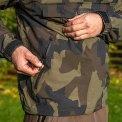 Avid Carp Ripstop Camo Pullover Chaqueta -Pesca Equipos Tienda Avid20Carp20Ripstop20Camo20Pullover20Jacket9 550x550 1