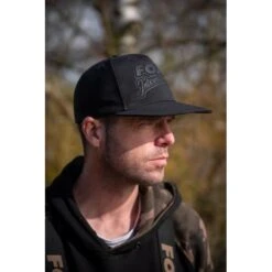 Gorra Snapback Con Visera Plana Fox Negro Camuflaje -Pesca Equipos Tienda CHH029 Fox Black Camo Snap Back Cap in use 1 550x550h