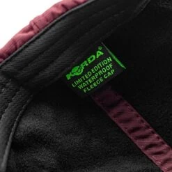Gorro Impermeable Korda LE Fleece Burdeos -Pesca Equipos Tienda KBC1520 20LE20Fleece20Waterproof20Cap20Burgundy 2 550x550 1
