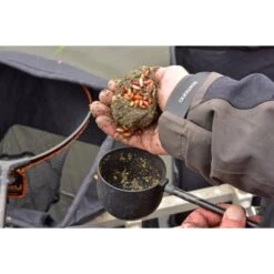 DYNAMITE BAITS Dynamite Swim Stim Commercial Groundbait Silver Fish Dark 900g 17 DYNAMITE BAITS Dynamite Swim Stim Commercial Groundbait Silver Fish Dark 900g -Pesca Equipos Tienda The short line os kicked off with one ball fo gorundbait with maggots and casters 550x550w