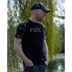 Camiseta Fox Raglan Camuflaje Negro -Pesca Equipos Tienda cfx103 108 black camo raglan t shirt in use 1 550x550h