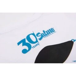 Camiseta Salmo 30 Aniversario -Pesca Equipos Tienda salmo 30 year anniversary t shirt white reverse logo detail 550x550w